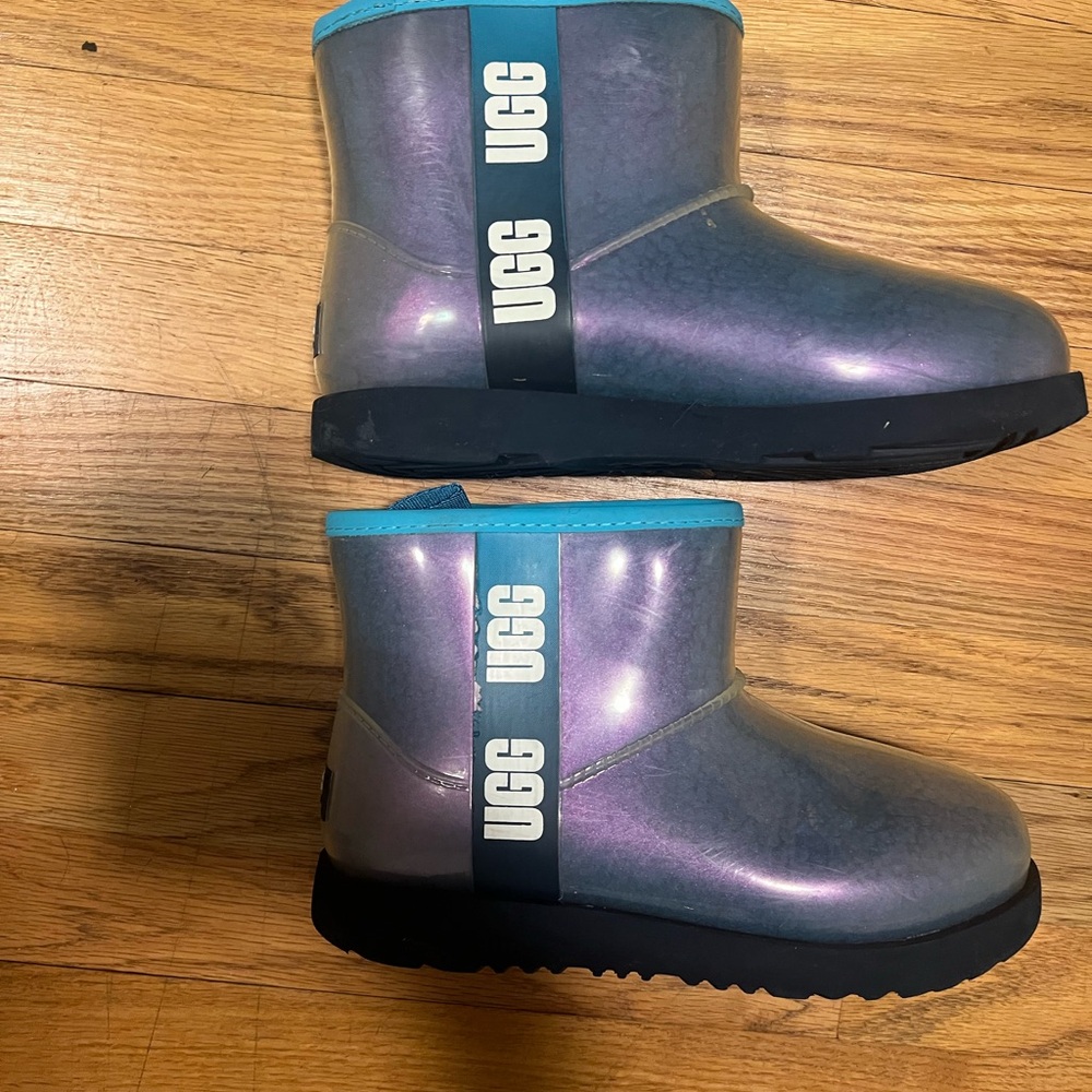 UGG Classic Clear Mini II Blue Multi Rain Boots size 4
